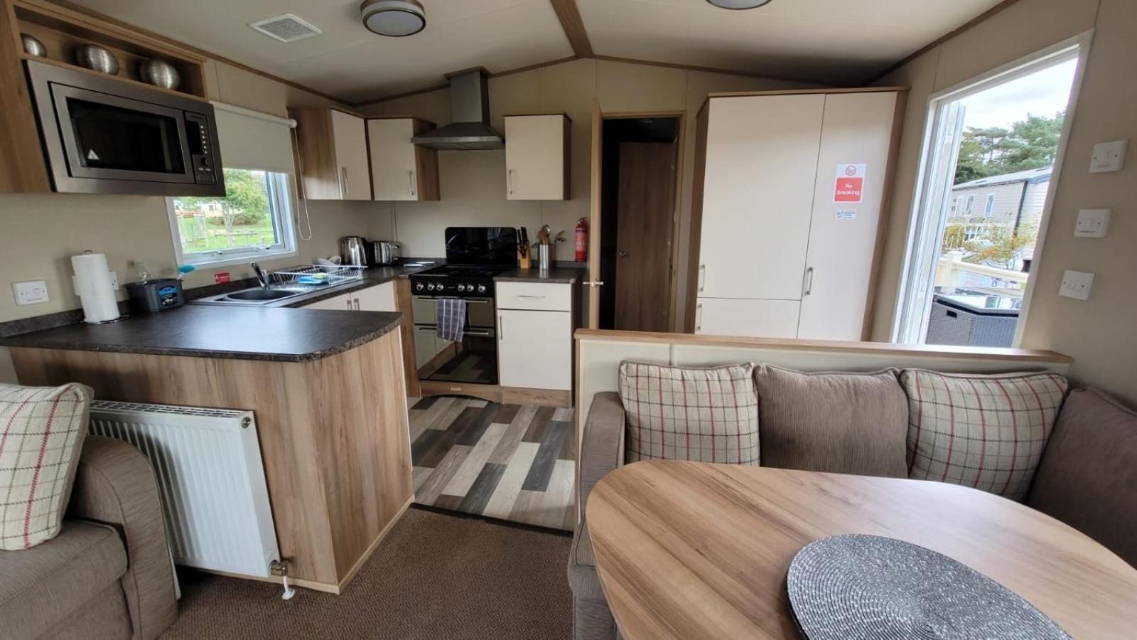 Tattershall Lakes Kingfisher Caravan 8 Berth With Hot Tub & Wifi Exterior photo